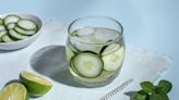 Así se prepara el detox con agua de limón, pepino y menta para ayudar a tu organismo a liberar toxinas