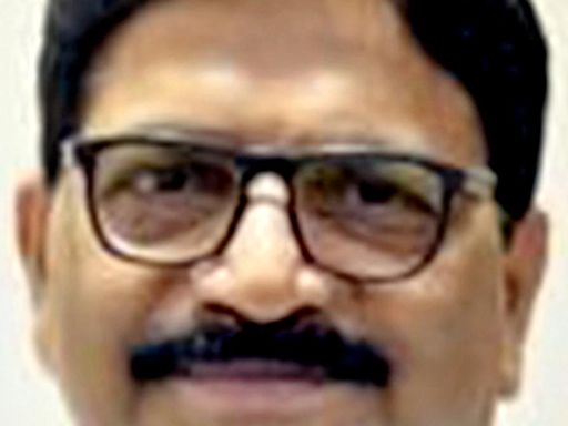 Bombay HC issues summons to newly elected Shiv Sena MP Ravindra Waikar on election plea filed by Amol Kirtikar