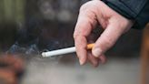 Lesgisladores en Reino Unido aprueban ley para acabar con el consumo de tabaco