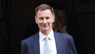 Hunt visits Kyiv and urges allies to ‘pile pressure on Putin’