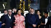 Filme brasileiro 'Motel Destino' é ovacionado no Festival de Cannes e diretor comemora