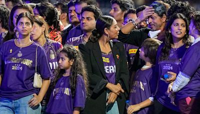 Suhana Khan, Juhi Chawla's daughter Jhanvi Mehta celebrate KKR's win with Ananya Panday, Shanaya Kapoor, Shah Rukh Khan