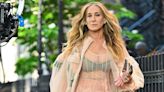 Classic Carrie Bradshaw is back