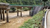 Un puente se derrumbó por un temporal en China: hay al menos 11 muertos y 30 desaparecidos