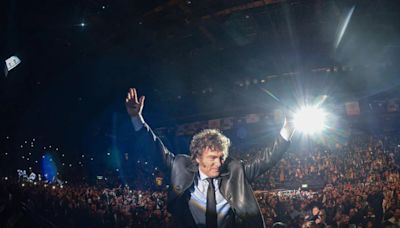 Quién es la actriz que entró al camarín de Javier Milei previo a su presentación en el Luna Park | Espectáculos