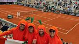 Los “Carota Boys”, los llamativos tifosi de Jannik Sinner en Roland Garros: de una broma a la fama mundial