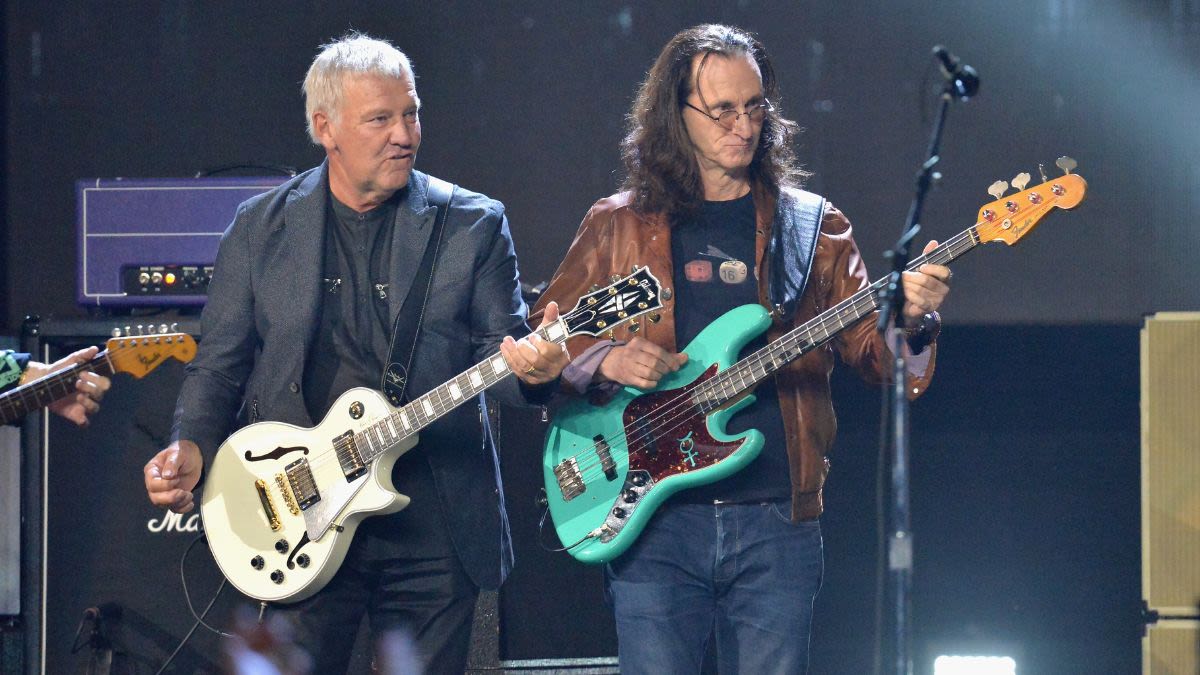 Alex Lifeson and Geddy Lee reunite for Gordon Lightfoot tribute