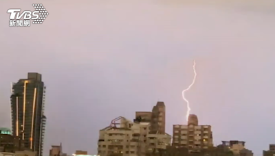 對流旺盛！ 中部地區午後大雷雨閃電狂劈