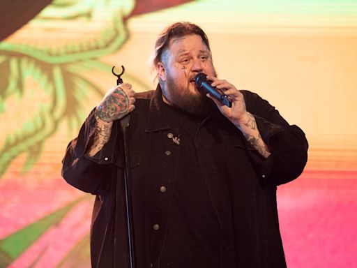 Jelly Roll Expands Tour, Plays New Song, Hints About Forthcoming Album - WDEF