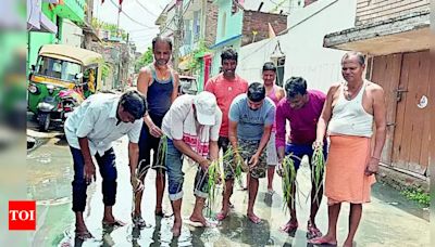 Alkapuri residents turn farmers to protest waterlogging | Ranchi News - Times of India