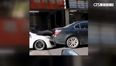 行車糾紛街頭追逐變追撞 目擊民眾：以為爆炸