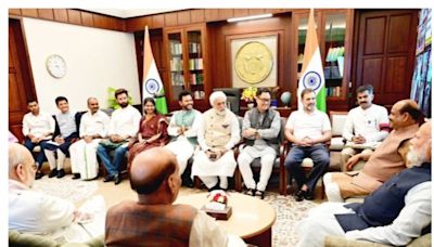 PM Modi, Rahul Gandhi & Other MPs Attend ‘Tea Meeting’ Called By Lok Sabha Speaker Om Birla; See Viral...