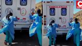 Ayacucho: Enfermeras empujan ambulancia que se quedó sin batería