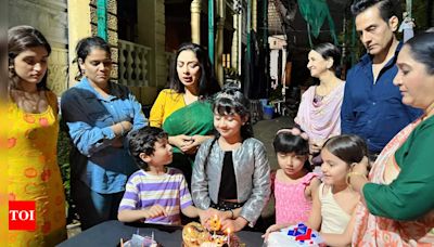 Princy Prajapati celebrates her birthday on the sets of Rupali Ganguly's Anupamaa, says ‘I'm fortunate to be part of this wonderful show’ - Times of India