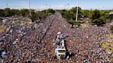 Selección argentina, forzada a sobrevolar mar de gente (FOTOS)