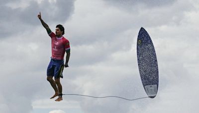 The story behind that crazy Olympic surfing photo