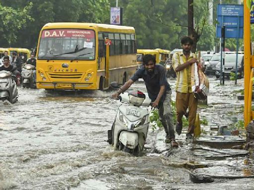 Eight killed, over 800 relocated as heavy rains batter south, central Gujarat; trains hit