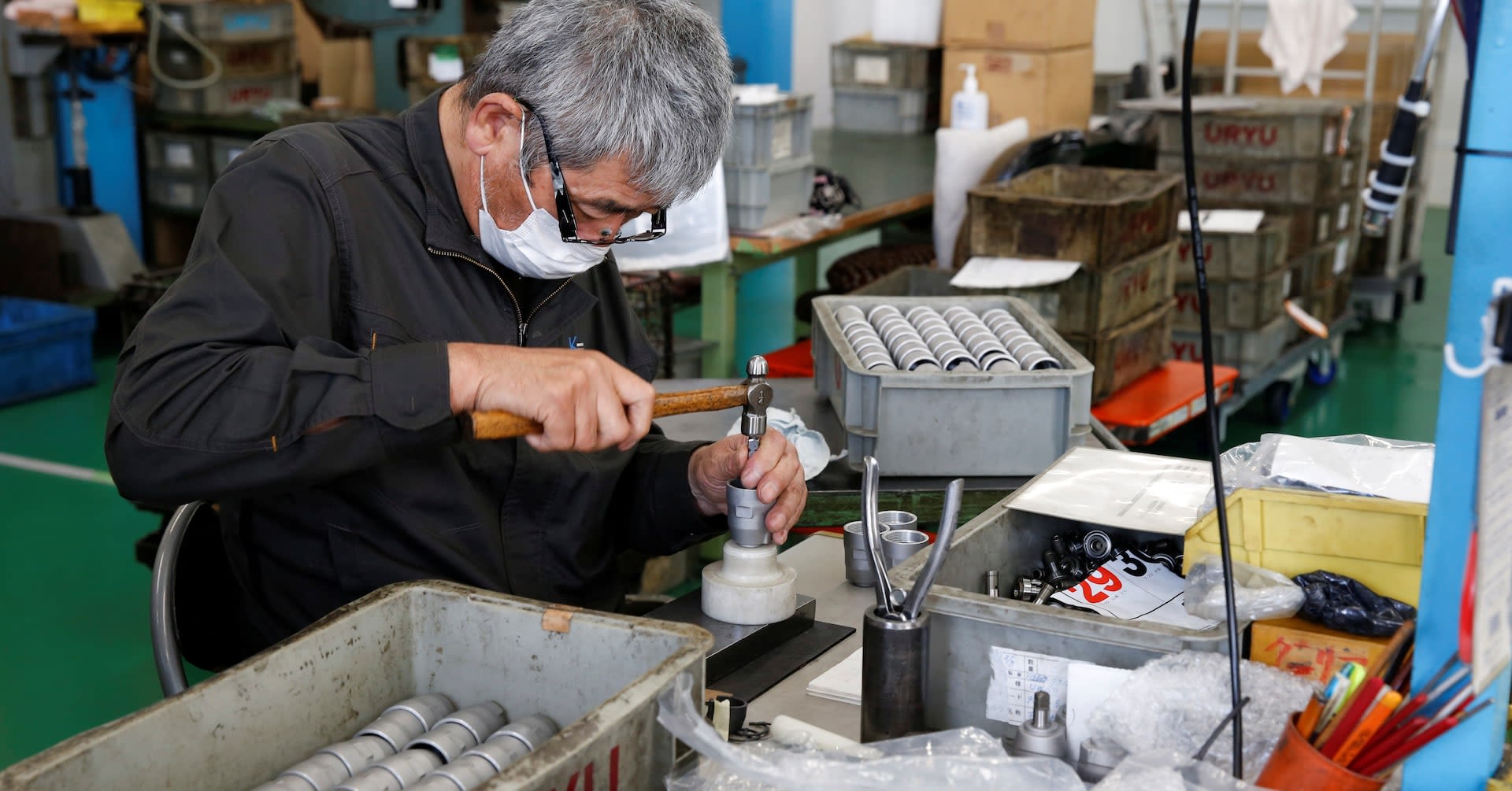 Japan big manufacturers' mood improves to 2-year high, BOJ tankan shows