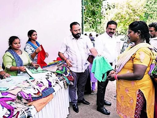 Chandigarh's Eco-Friendly Initiative: 5,000 Cloth Bags Distributed in Swachhata Hi Seva Campaign | Chandigarh News - Times of India