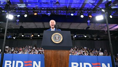 Com discurso enérgico em comício, Biden tenta reparar os danos causados pelo debate