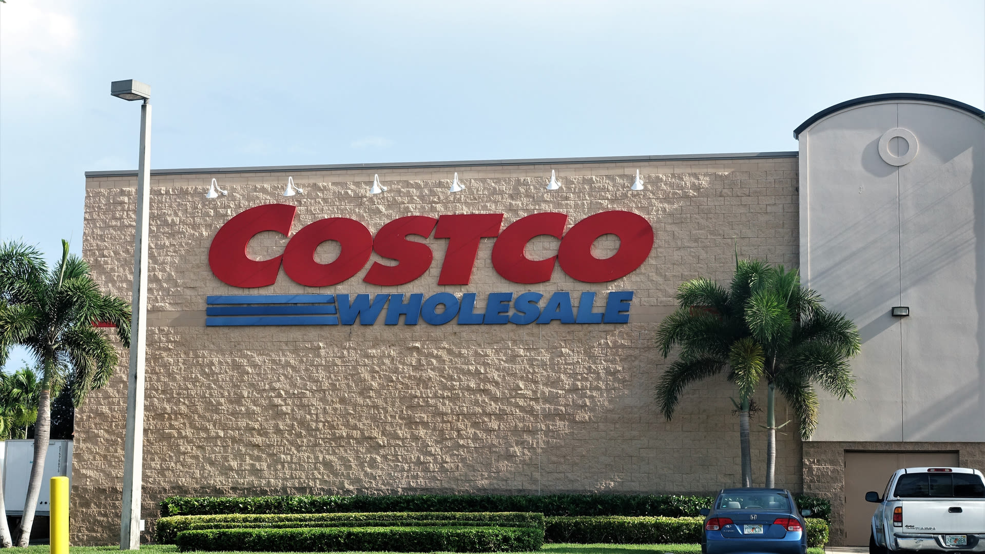 I Work at Costco: Here Are 12 Insider Secrets You Should Know
