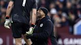 Alarmas en la Selección argentina: Dibu Martínez salió lesionado en el empate entre Aston Villa y Chelsea