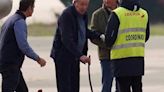 El Rey Juan Carlos regresa a España dos semanas después de su última visita. Así ha sido su llegada a Vigo