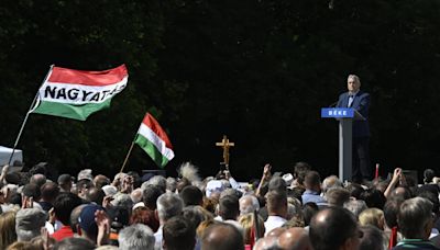 Orbán pide el voto a miles de seguidores para hacer un 'exorcismo' en Bruselas