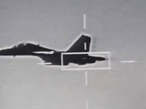 台F-16V戰機外掛｢狙擊手莢艙｣ 標定解放軍機殲-16、轟6畫面曝光