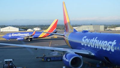 'Poison Pill' Activated: Southwest Airlines Counters Elliott Investment's Move With Defense Strategy - Southwest Airlines (NYSE:LUV)