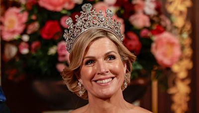 Máxima impacta con un vestido de escote viral y la tiara más valiosa de su colección