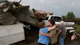 El paso destructivo de los tornados en Estados Unidos, en imágenes