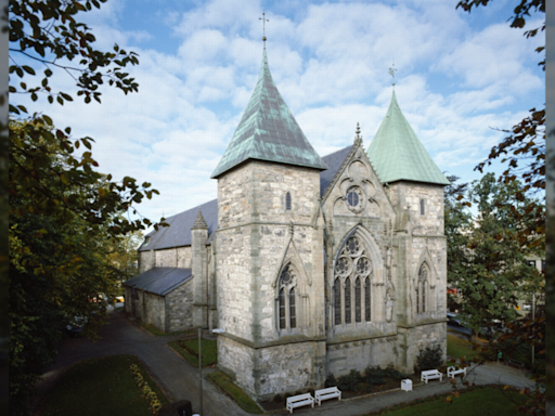 Descubren tesoros enterrados en una catedral noruega, ocultos por 500 años