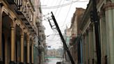 Cuba comienza lentamente a restaurar la energía tras el apagón por el huracán Ian