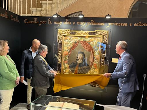 La nueva exposición "Yo, la Reyna", sobre Isabel la Católica, se puede visitar en el zaguán del Ayuntamiento de Segovia