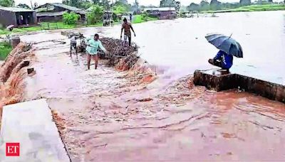 Heavy rains lash some Gujarat districts; Porbandar taluka gets 565 mm in 36 hours - The Economic Times
