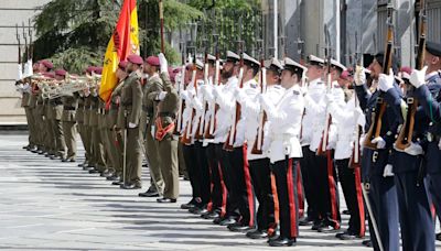 Defensa abre 2.300 plazas para acceder a las escalas de oficiales y suboficiales de las Fuerzas Armadas