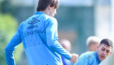 Geromel e Pavon voltam a treinar com grupo do Grêmio e são preparados para jogo contra o Huachipato | GZH