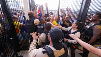 Fans without tickets enter stadium before Copa America final; people receive treatment