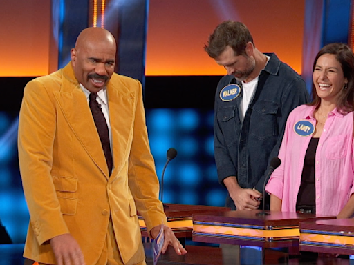 ‘Celebrity Family Feud’ Exclusive Preview: Steve Harvey And Team Walker Hayes Answer This Question About Him