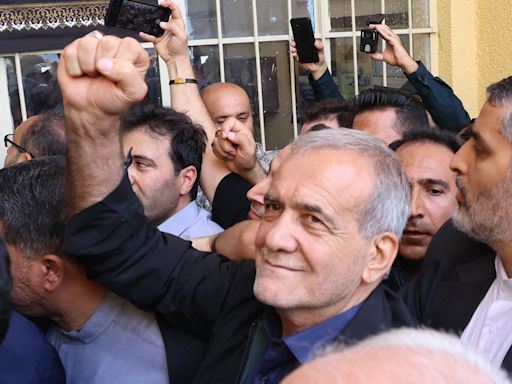 Masoud Pezeshkian: Reformist wins Iran's presidential election