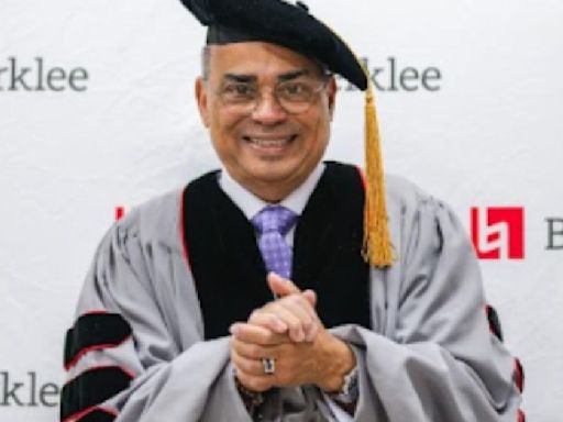 VIDEO: Gilberto Santa Rosa recibe doctorado honoris de la Universidad de Berklee