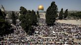 Unos 120.000 fieles acuden a Al Aqsa el último viernes del Ramadán, sin altercados graves