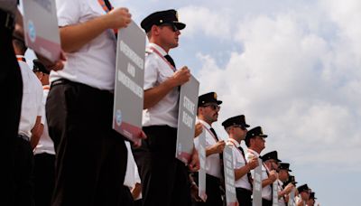 Air Canada Pilots Get More Political Support as Strike Looms