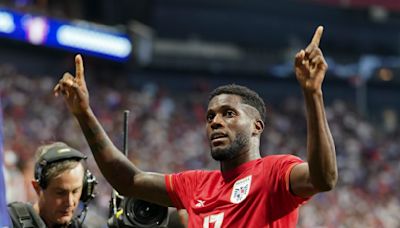 Panamá aprovecha expulsión para vencer a EEUU y se levanta en la Copa América