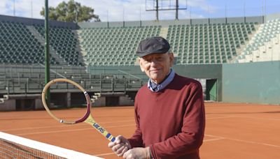 Juan José Moro, pionero del periodismo de tenis: sus días con Vilas, sándwiches de salame con Carolina de Mónaco y el día que Macri le ofreció ser intendente