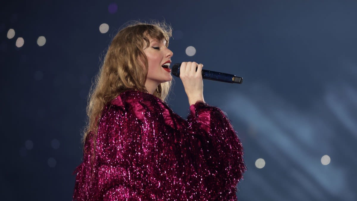 Taylor Swift Flew 178,000 Miles Last Year, and This College Student Can Show You Where