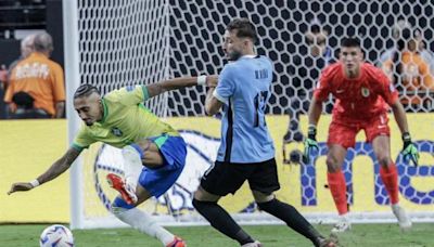 Uruguay y Brasil definen el pase a las semifinales en la tanda de penaltis