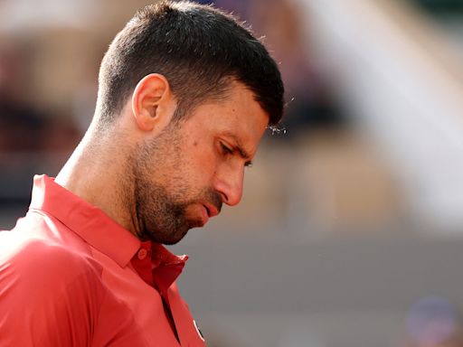 Novak Djokovic se retira de Roland Garros por una lesión de rodilla