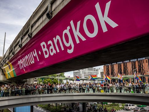 繽紛迎接驕傲月，曼谷更新知名天橋文字地標「Bangkok」 - TNL The News Lens 關鍵評論網